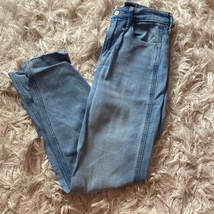 Hollister High-Rise Mom jeans